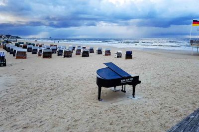Klavier am Strand - Insel Usedom Sehenswuerdigkeiten