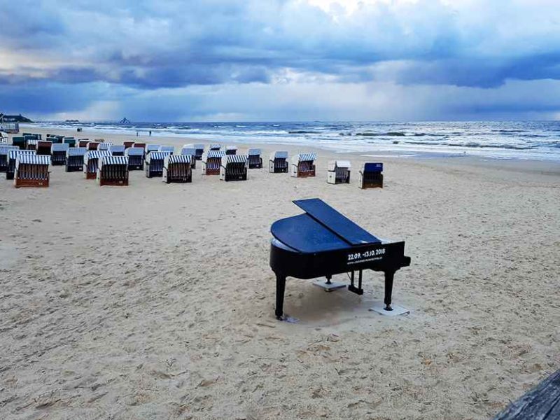 Klavier am Strand - Insel Usedom Sehenswuerdigkeiten