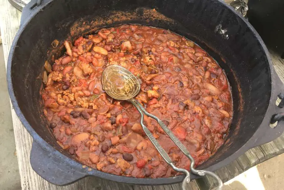 Cowboy beans from the Dutch oven