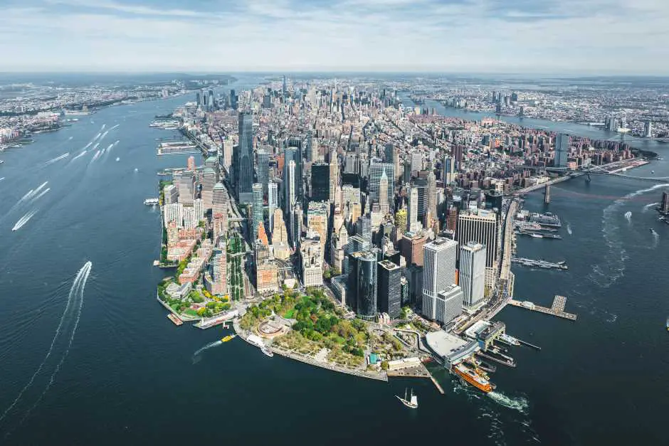 Hoch hinaus: Ein Helikopterflug über New York Citys Skyline