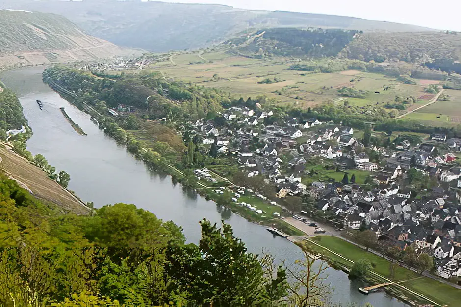 Camping on the Moselle directly on the water