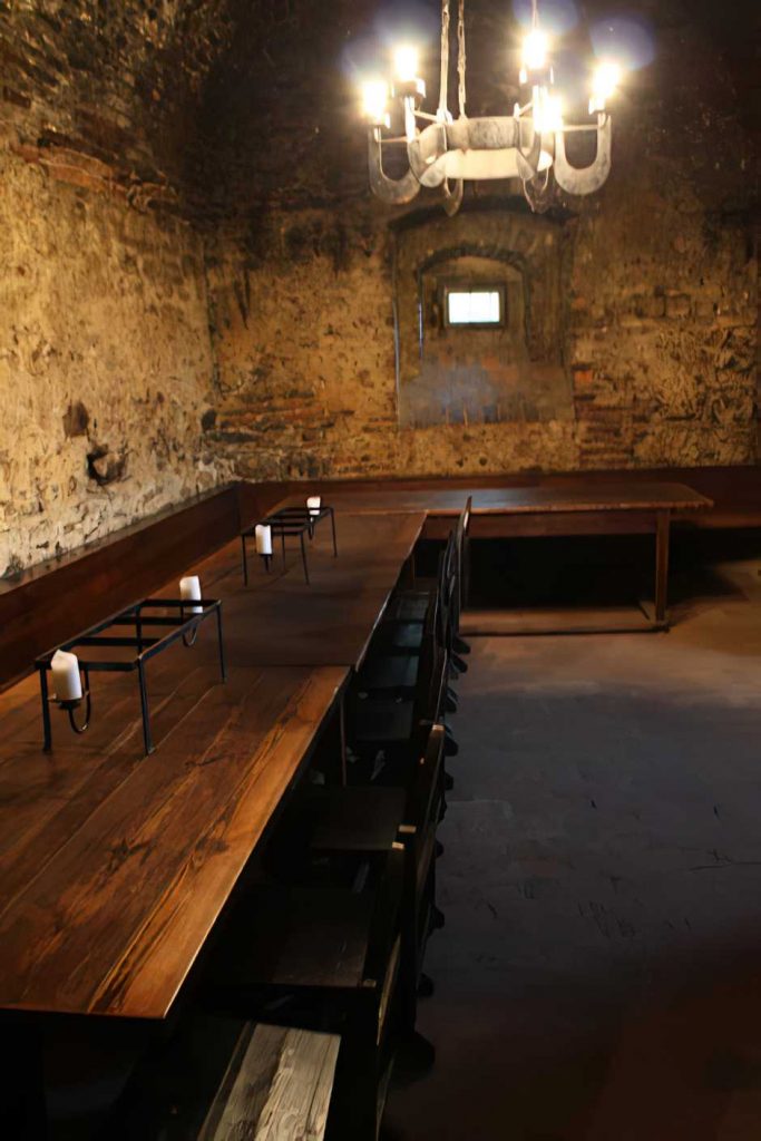 Unser Tisch im Rittersaal der Burg Lockenhaus