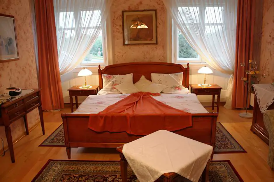 Das Rosenzimmer, eines der Genießerzimmer im Schlosshotel Rosenau