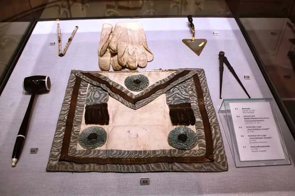 Compasses, hammer, trowel and apron - ceremonial objects of the Freemasons