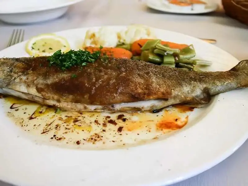 Typisches Essen in Luxemburg: Forelle aus der Mosel