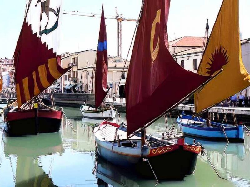 Historische Segelschiffe am Kanal von Cesenatico