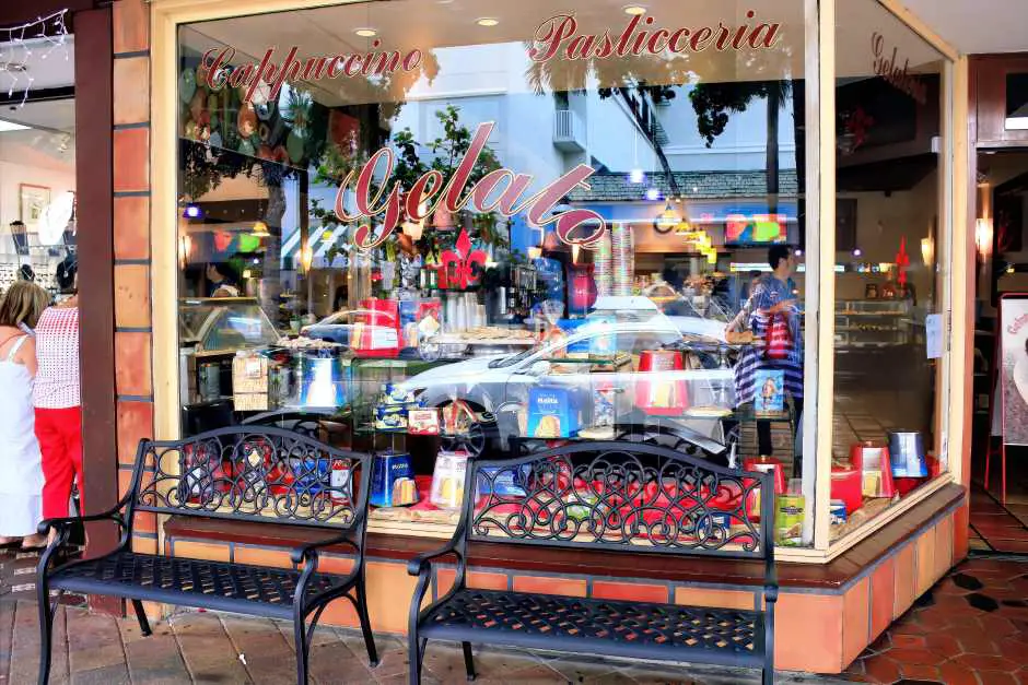 Eine Eisdiele lockt beim Las Olas Shopping in Fort Lauderdale