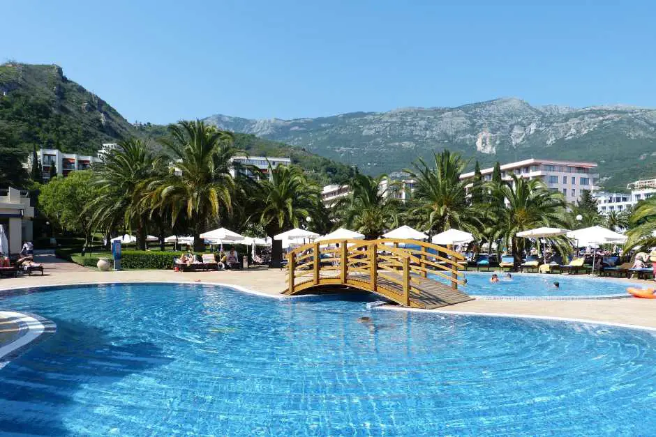 Montenegro vacation on the beach: Your dream vacation in a beach hotel