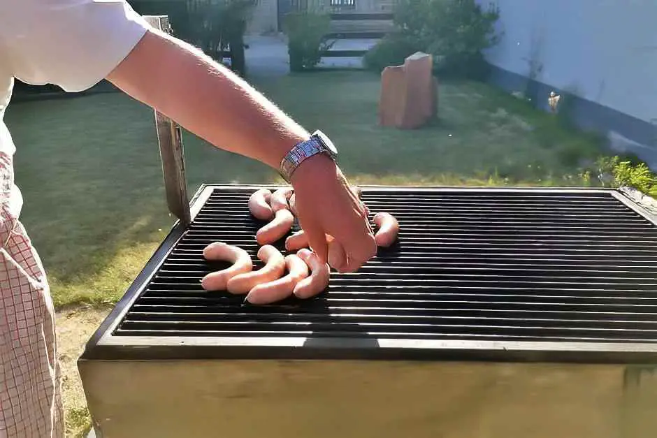 Prepare the sausages on the gas grill