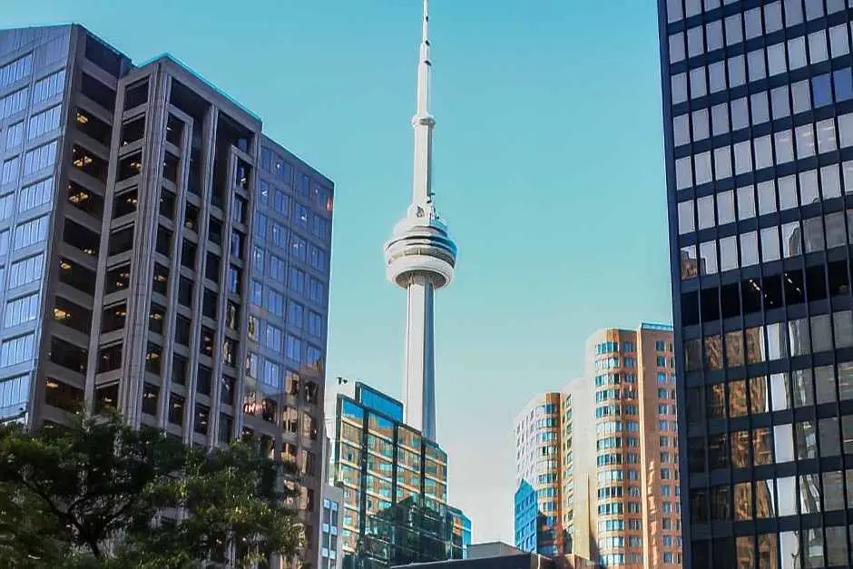 CN Tower von Downtown Toronto