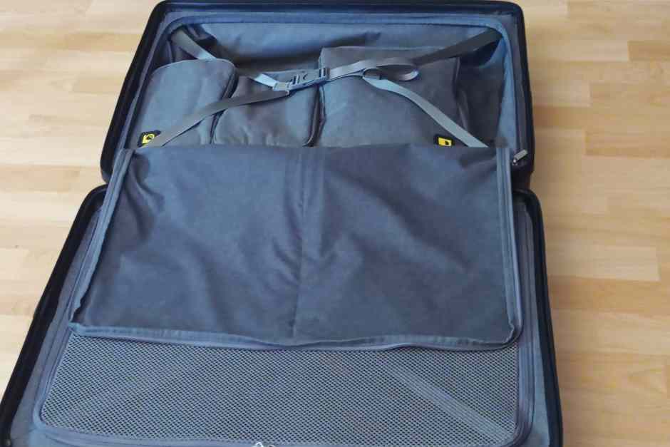 Level 8 suitcase review