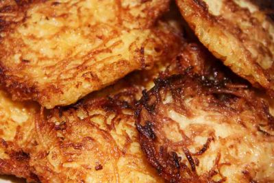 Potato pancakes recipe or Grompere Kicheler, Dotsch, Klitscher