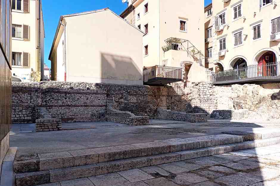 Reste des römischen Limes in Rijeka - Siehe Rijeka Sehenswürdigkeiten Karte #10