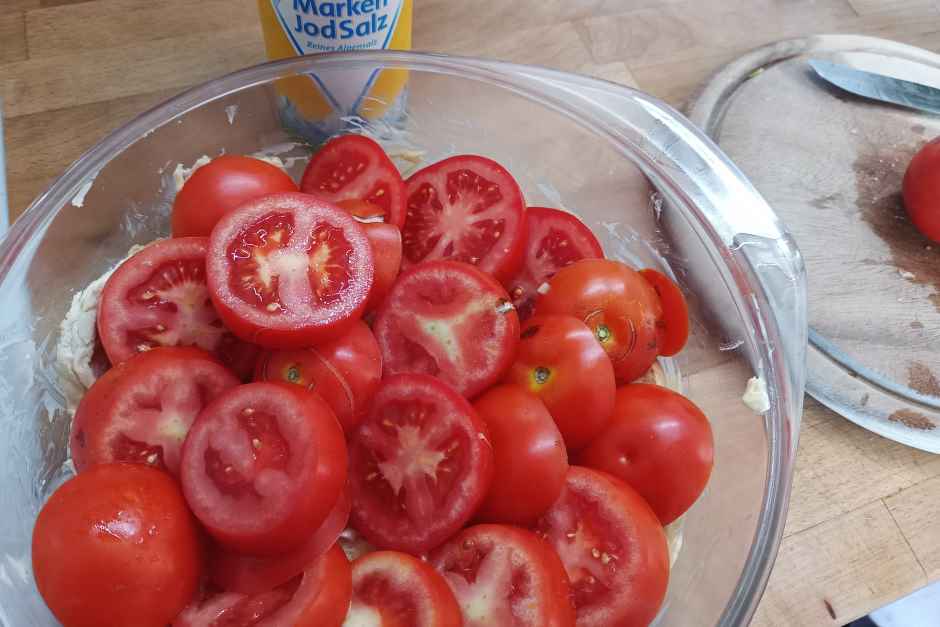 Tomaten Mozzarella Auflauf auf Toast