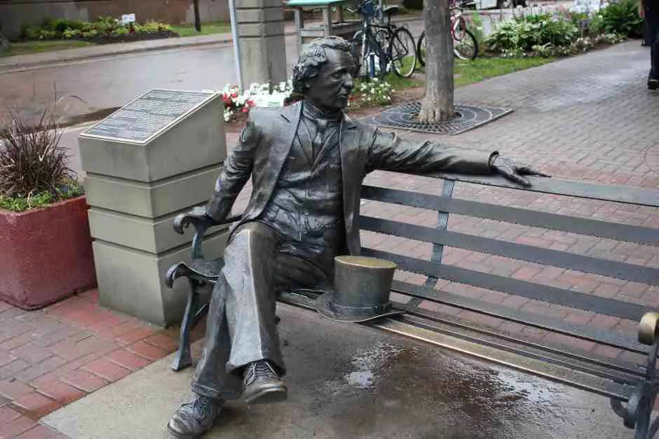 John A. Macdonald an der Queen Street in Charlottetown