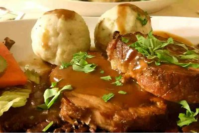 Roast pork with bread dumplings