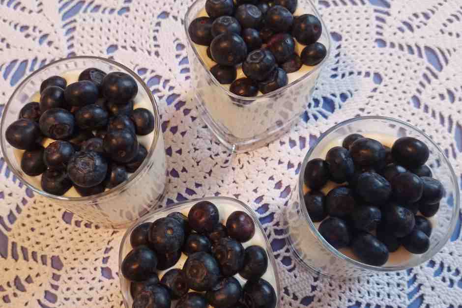 Einfaches Weihnachtsdessert mit Spekulatius im Glas
