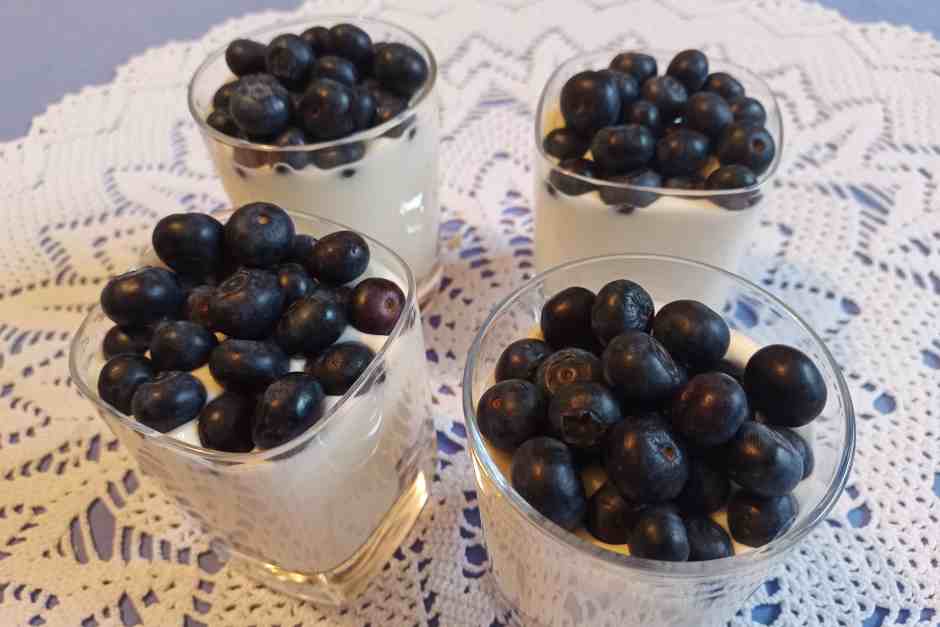 Einfaches Weihnachtsdessert mit Spekulatius im Glas