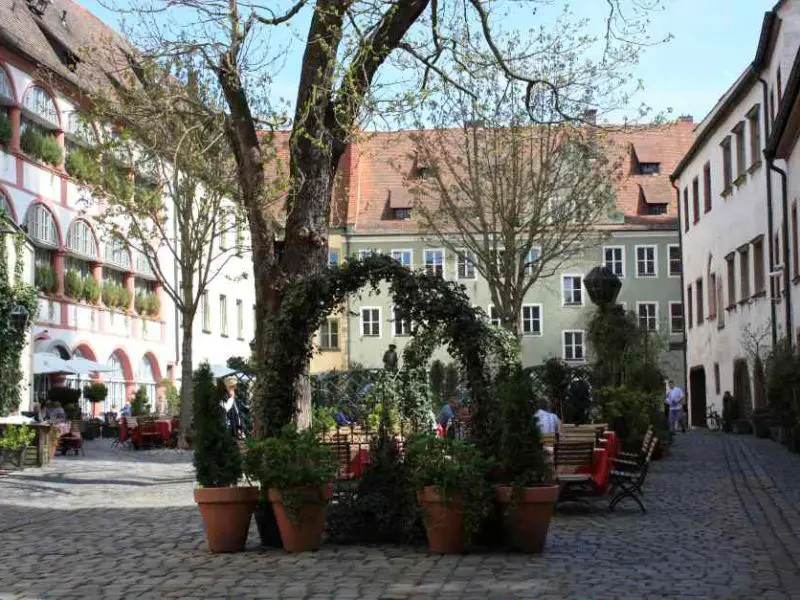 Regensburg beer garden in the Bischofshof