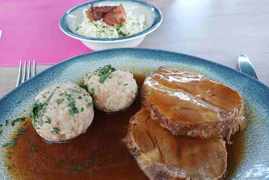 Schweinebraten mit Semmelknödel in Aldersbach