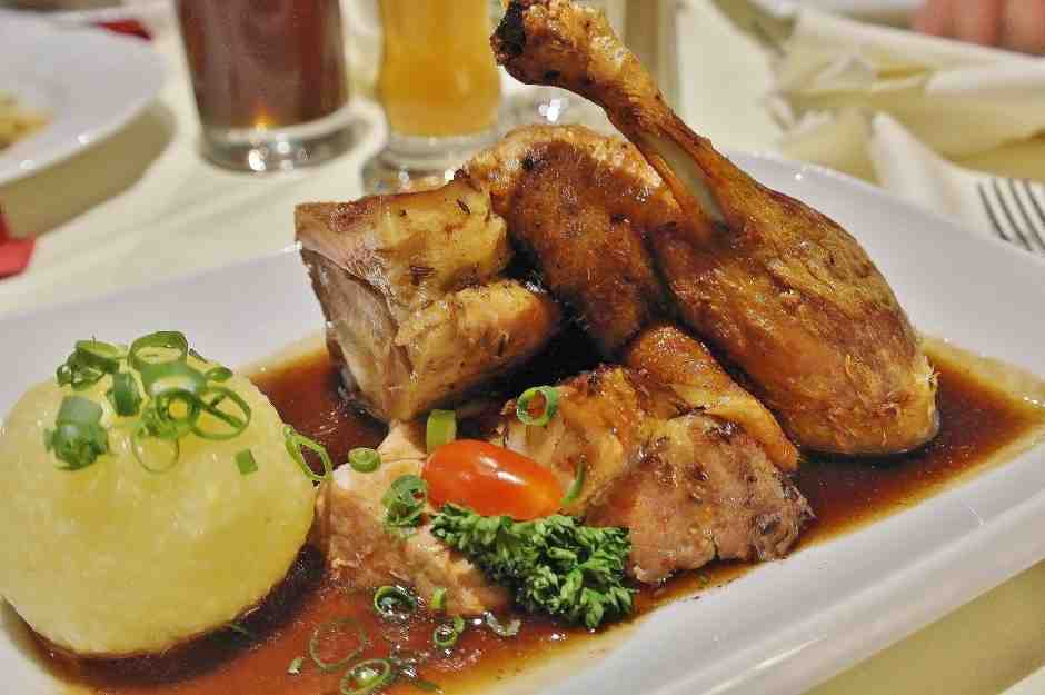 Entenschlegel mit Kartoffelknödel 