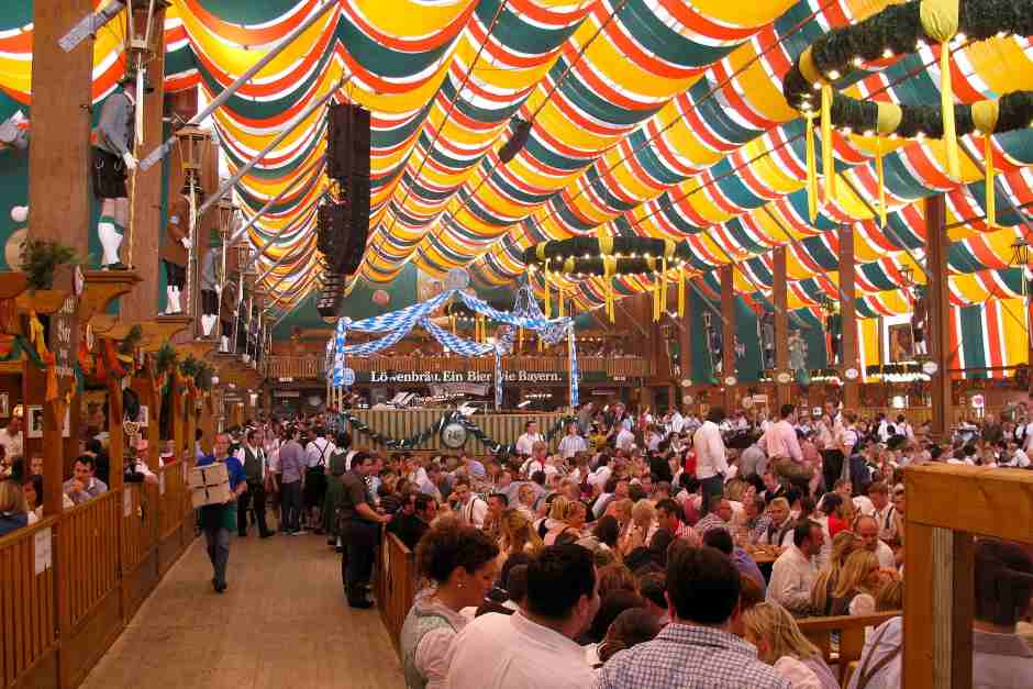 Loewenbraeu Festzelt auf der Wiesn