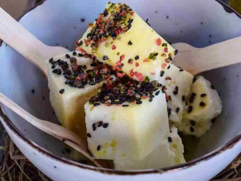 Käse zum Wein auf einer Tour von München ins Allgäu