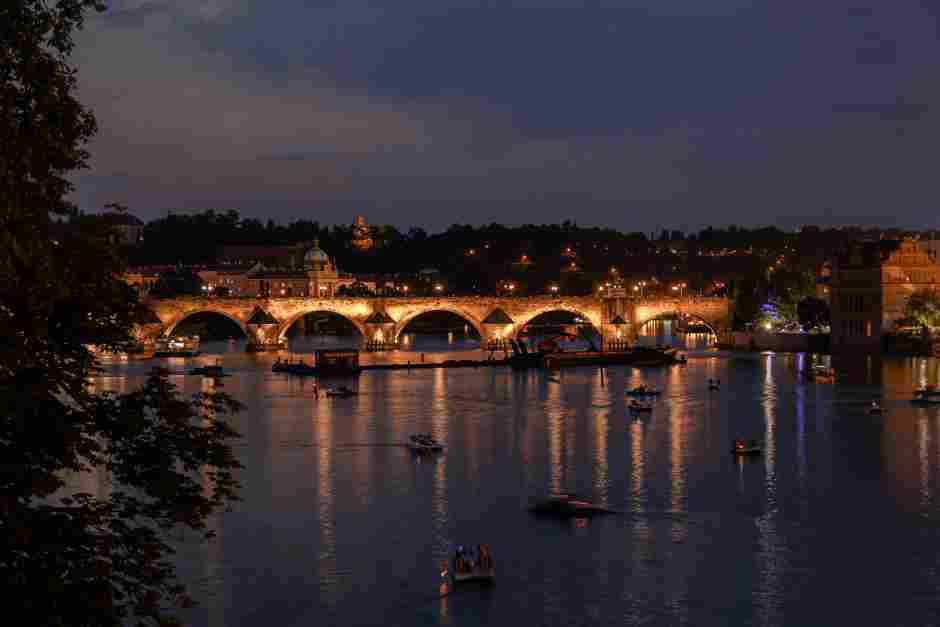 romantisches Wellness Wochenende mit Prag bei Nacht
