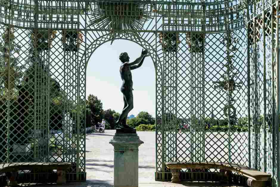 Ein Spaziergang im Park bei einem Potsdam Wellness Wochenende