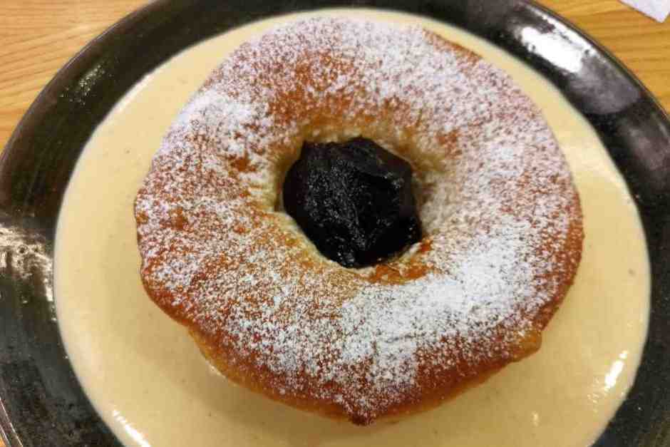 Kiachl schmecken köstlich auf dem Art Advent am Karlsplatz in Wien