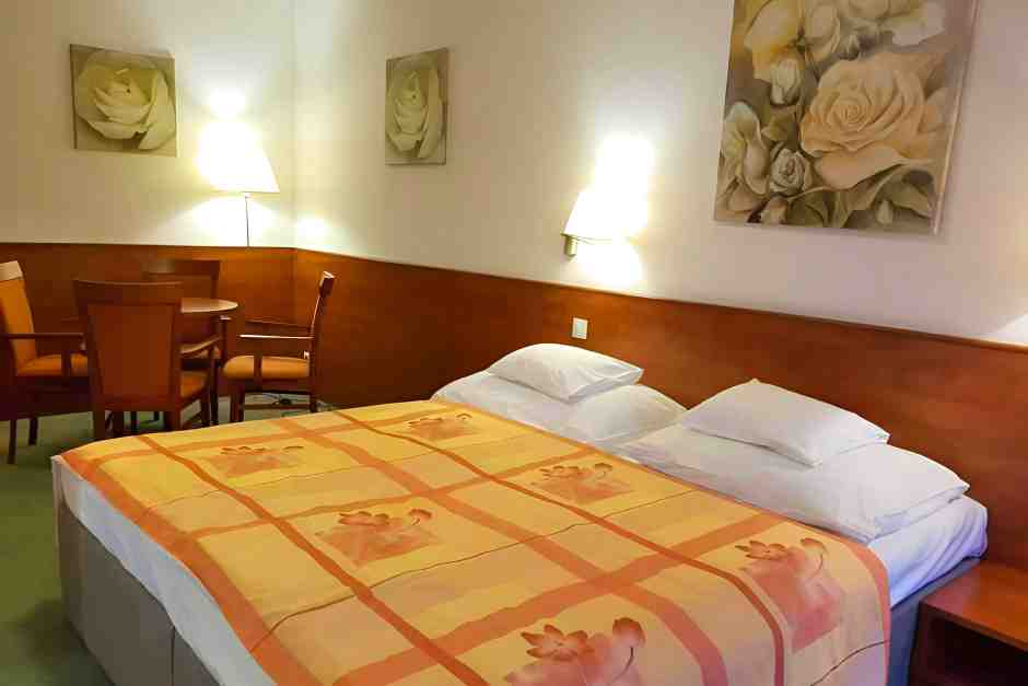 Schlafzimmer in der VIP Suite im Hunguest Hotel Repce Gold in Bad Bük