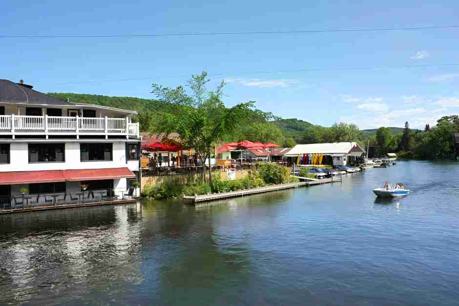 An einem Fluss in den Eastern Townships