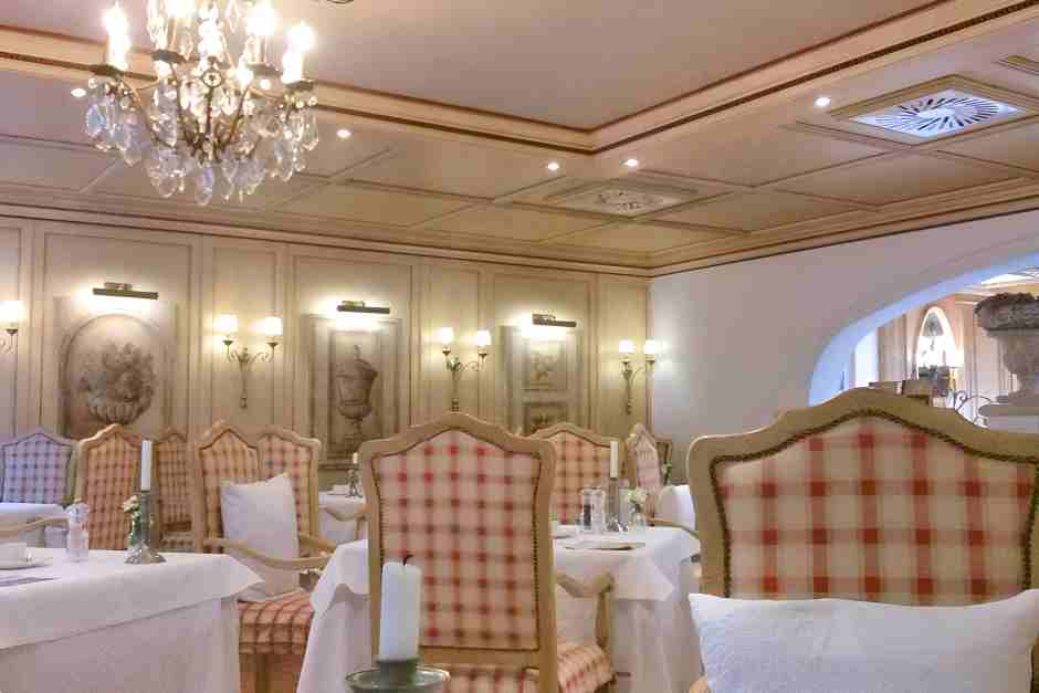 Ein ruhiges Abendessen passt zu Adults-only-Reisen