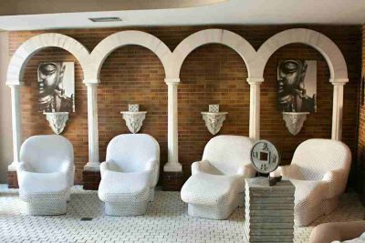 Small quiet rooms are suitable for adults-only trips.