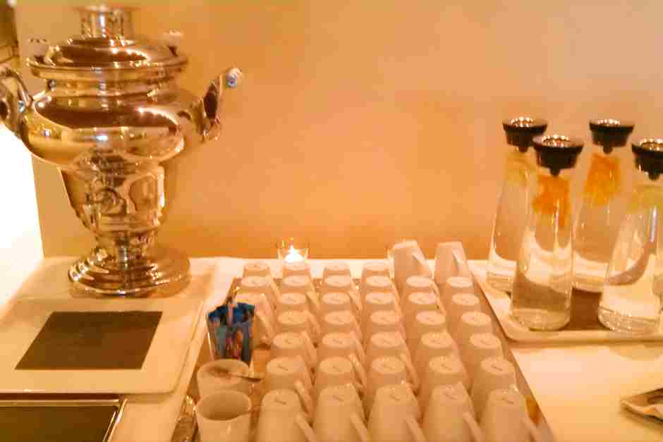 Wellness mit Tee in einem Wellnessnotel in Bayern mit Zug erreichbar